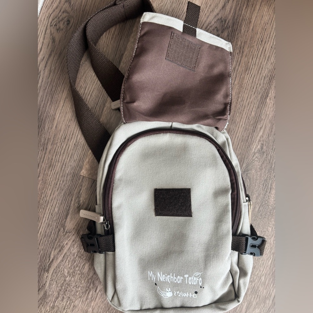 My Neighbor Totoro Sling Bag (unisex) - Picture 2 of 6